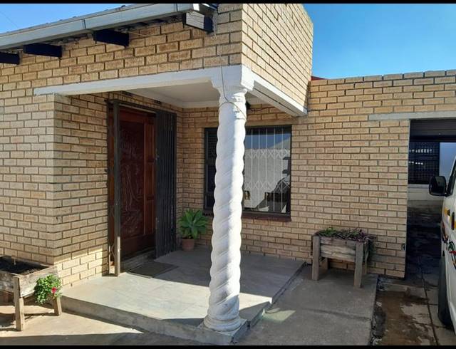 2 BEDROOM HOUSE FOR SALE IN MOROKA